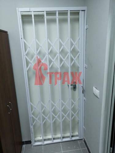 металлическая раздвижная дверь