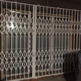 дверь раздвижная с глухой вставкой