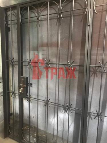 тамбурная решетчатая дверь с одним замком