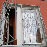 распашная, сварная, дутая решетка на окно