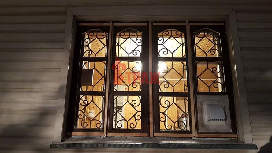 распашная решетка для загородного дома вид снаружи