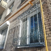 кованая решетка с трассировкой дутой формы вид сбоку