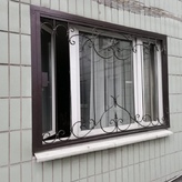 кованая распашная решетка на окно