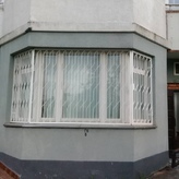 ромбическая металлическая сварная оконная решетка черного цвета